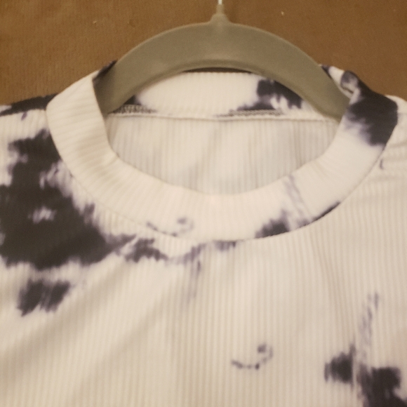 Ribbed rouched long sleeve white with some black spots - Picture 5 of 8